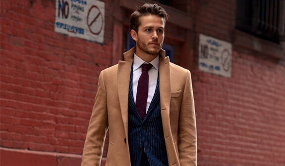 Adam Gallagher’ın Giyim Tarzı Hakkında Her Şey