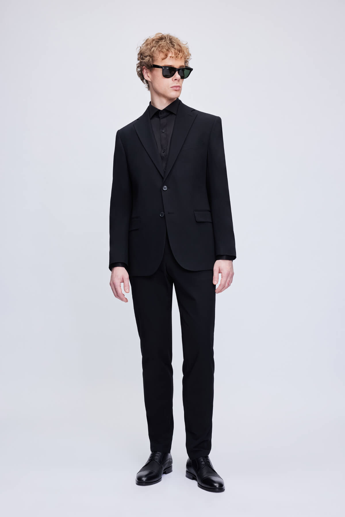 Siyah Comfort Fit Mono Yaka Takım Elbise