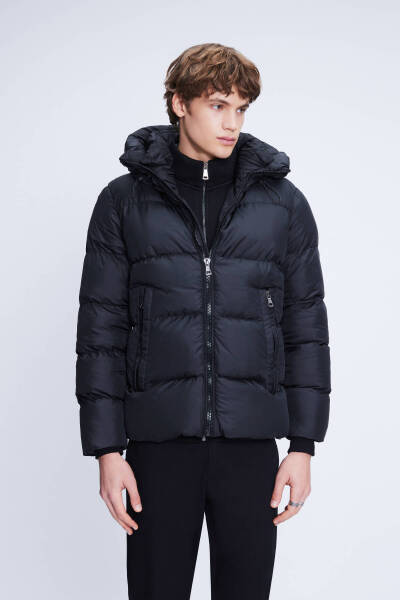 Siyah Regular Fit Hakim Yaka Kapüşonlu Şişme Mont - Hatemoğlu