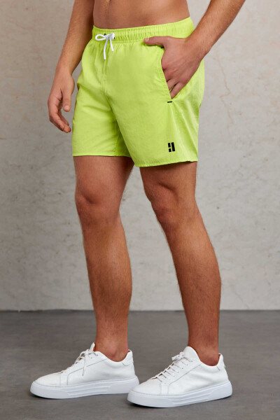 Yeşil Dinamik Fit Düz Yandan Cep Deniz Şortu - HTML